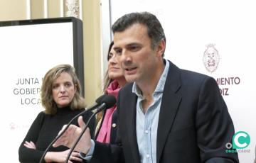 Bruno García responde a los medios durante la rueda de prensa