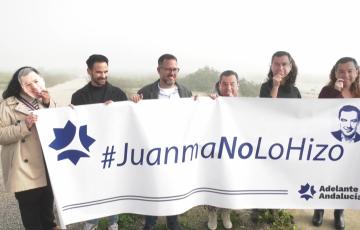 Un momento del encuentro ante los medios en el solar de la antigua CASA en la capital gaditana