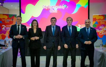 Bruno García junto con los responsables de la cita en el Hotel Q Bahía de Cádiz 