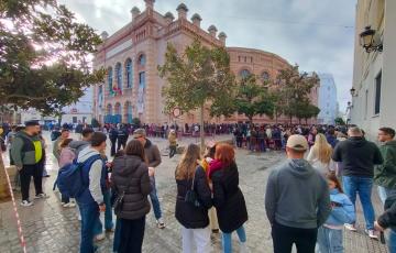 Cola para comprar entradas