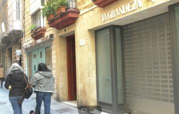 Muchos de los locales cerrados necesitan un mantenimiento por parte de los propietarios