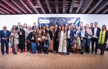 Foto final de los distinguidos en el emblemático espacio del Castillo de Santa Catalina 