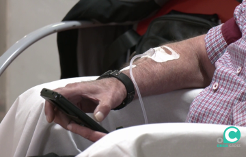 Un paciente recibe un tratamiento contra el cáncer en una imagen de archivo