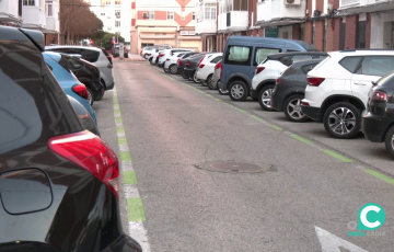 Automóviles estacionados en la Barriada de Loreto