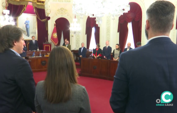 Minuto de silencio antes del inicio de la sesión