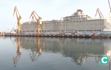 El navio situado en el dique cuatro de las instalaciones industriales