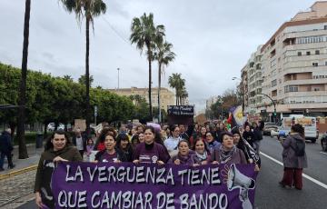 Unas 200 personas se han manifestado este sábado en el Día Internacional de la Mujer.