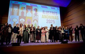 Todas las protagonistas en una foto grupal al final del acto