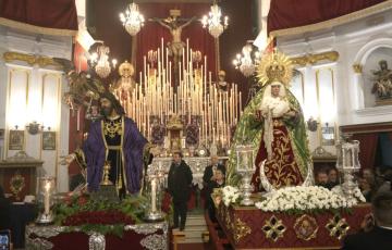 La iglesia de la Palma, parada obligada por la lluvia, en el traslado de los titulares de la Oración del Huerto a Capuchinos.