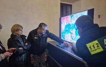 Antonio Sanz y la alcaldesa de Jerez analizando la situación del río Guadalete ante el riesgo de desborde en la zona rural jerezana.
