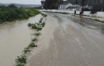 Una carretera afectada por las lluvias en una imagen de archivo.