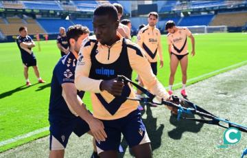 Diakité durante la sesión celebrada a puerta cerrada en el estadio (Foto: Cadiz CF)