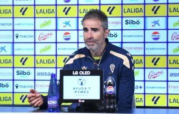 El técnico amarillo comparece ante los medios de comunicación en rueda de prensa