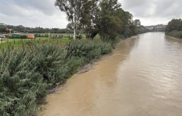 Imagen del caudal por la localidad campogibraltareña