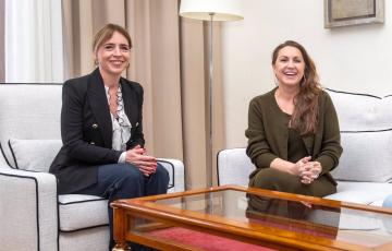 La cantante y Almidena Martínez este jueves 