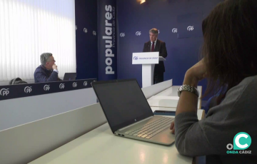 El coordinador provincial del PP de Cádiz y diputado nacional, Ignacio Romaní, en rueda de prensa.