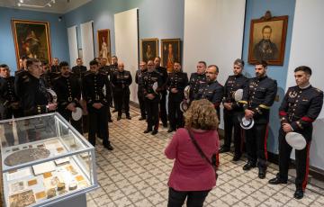 Visita de los miembros del Tercio del Sur de Infantería de Marina en San Fernando en el Museo de las Cortes. 