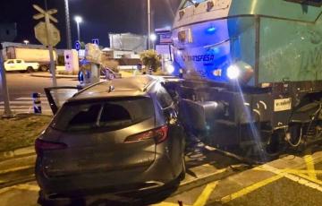 Estado en el que quedó el automóvil accidentado en el puerto algecireño.