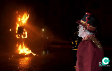 El pregonero junto al fuego que marcó el final el acto