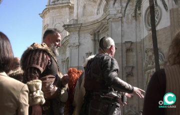 Actuación durante la fiesta en la plaza de la Catedral