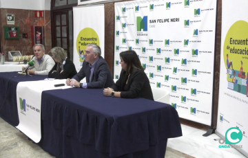 Mesa de presentación en el centro marianista de la capital gaditana