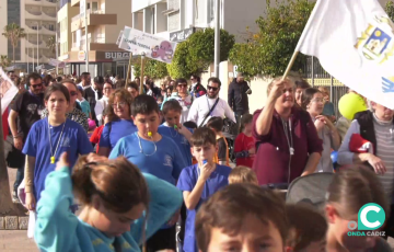 Imagen del desfile de los participantes realizado por el Paseo Marítimo del 2024
