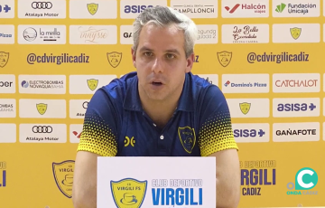 El técnico gaditano en rueda de prensa tras el partido del pasado domingo en el Pabellón Ciudad de Cádiz