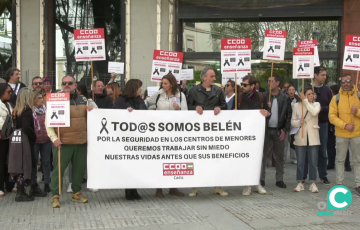 La concentración se efectuó a las puertas de la delegación territorial del Gobierno andaluz en Cádiz