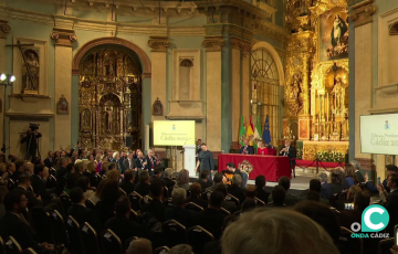 Un momento de la actuación de la artista en el acto institucional