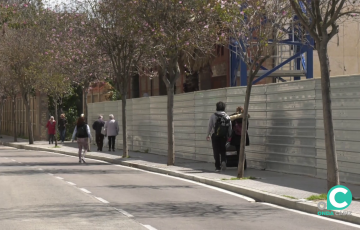 Viandantes caminan por la avenida Marconi este lunes