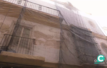 Fachada en obras de un edificio del centro de Cádiz en una imagen de archivo