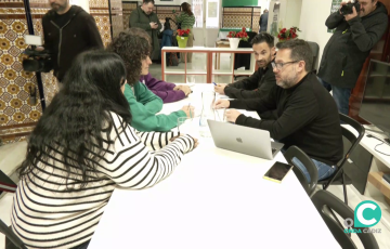 Dirigentes de la formación reunidos con representantes sindicales de USTEA y de la Coordinadora de la Escuela Pública