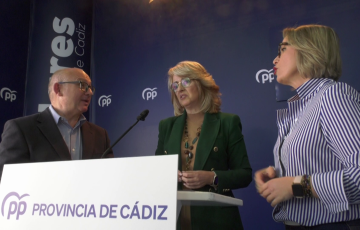 La dirigente popular antes de comenzar la rueda de prensa en la sede provincial de la formación