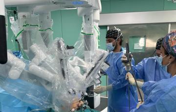 En 2022, la unidad de Cirugía Esofagogástrica y Bariátrica incorporó el abordaje robótico para patología no oncológica,