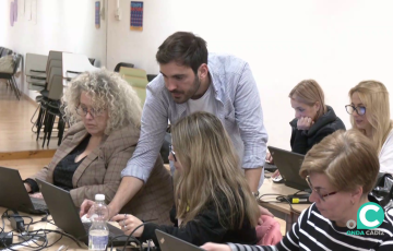El programa ayuda a las mujeres desempleadas de Cádiz para la inserción en el mercado laboral. 