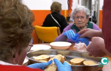 La Residencia Fragela ha celebrado este Viernes de Dolores su tradicional Torrijada