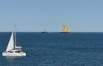 La plataforma BorWin5 continua su viaje hasta el lugar de instalación en la zona alemana del Mar del Norte.