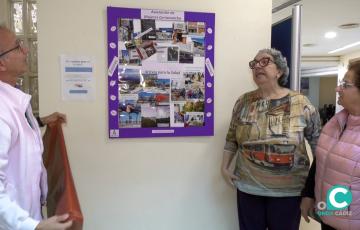 Momento de la inauguración del panel informativo elaborado por la asociación Cerro Marcha.