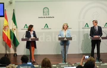 La consejera de Economía, Hacienda y Fondos Europeos y portavoz del Gobierno andaluz, Carolina España, interviene en la rueda de prensa posterior a la reunión semanal del Consejo de Gobierno andaluz.