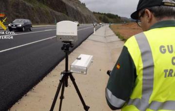  Control de velocidad de la Guardia Civil de Tráfico en una imagen de archivo.