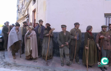 Extras aguardan antes del inicio de una filmación en el centro de la ciudad en una imagen de archivo