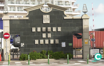 Entrada al muelle de Cádiz