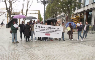 Un momento de la concentración ante la delegación del gobierno de la Junta