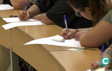 Alumnos durante las pruebas de acceso a la unviersidad en una una imagen de archivo