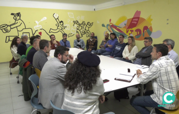 Un momento del debate entre los asistentes a la cita