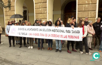Participantes en el acto reivindacativo en la plaza de San Juan de Dios este jueves