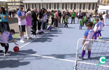 Numeroso público apoyaron a los más pequeños en la divertida cita