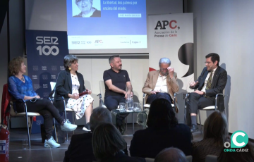 El acto contó con un fluido y emotivo diálogo entre los asistentes 