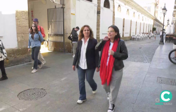 Las representantes de SUMAR  por la calle Libertad este martes antes de su comparecencia a los medios