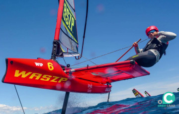 La regatista gaditana en plena acción en la cita en aguas catalanas